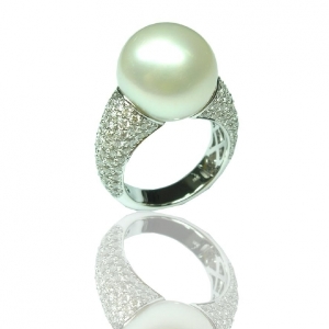8_carat_white_gold_diamond_encrusted_ring_set_with_a_beautiful_fresh_water_burmese_pearl_-___poa.jpg