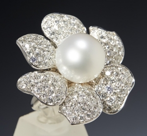 002_mappin__webb_18k_white_gold_16mm_natural_south_sea_pearl_and_780cts_diamond_flower_ring.jpg 002_mappin__webb_18k_white_gold_16mm_natural_south_sea_pearl_and_780cts_diamond_flower_ring.jpg