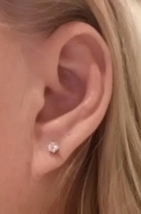 diamond_studs_02.jpg