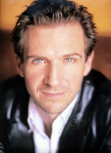 ralph fiennes (2).jpg