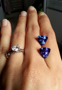 pair_of_trillion_tanzanites_-_direct_sunlight__3a_.jpg pair_of_trillion_tanzanites_-_direct_sunlight__3a_.jpg