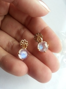 moonstone_earring.jpg