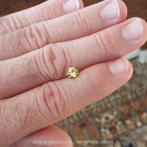 doug-menadue-bespoke-gems-australian-yellow-sapphire-round-brilliant-102746h-small.jpg
