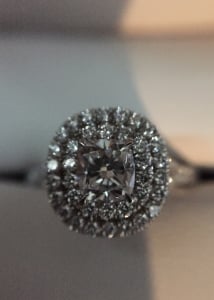 592699