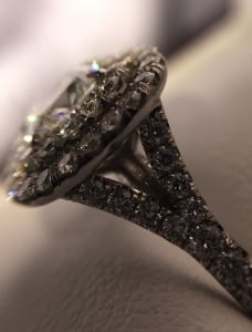 592700