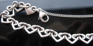 heartcharmbraceletfromv1.JPG