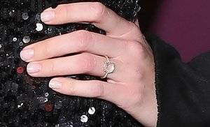 mandy-moore-engagement-ring-2017.jpg