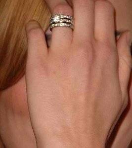 3e9a4a47fbd54a9fa30bd1aa783103c7--celebrity-engagement-rings-ring-engagement.jpg