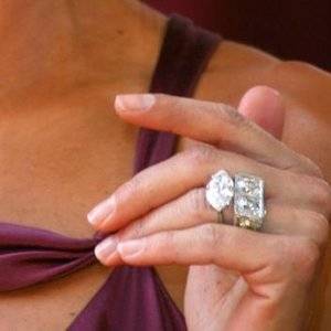d05b3f2c3ab22513485003630b58446c--celebrity-rings-celebrity-jewelry.jpg