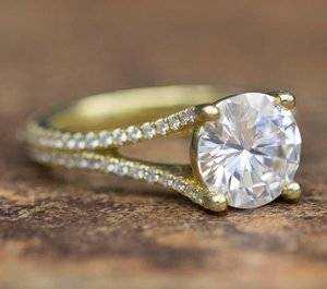 341e0af786fc98e_jonas_engagement_ring.jpg