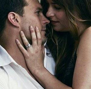 Ana grey wedding ring 2025
