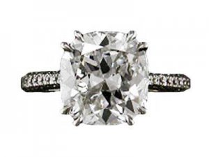 cushion cut pave setting wfishtail prongs.jpg