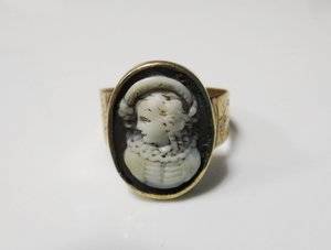 cameo ring.jpg