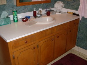 bath2cabinets.JPG