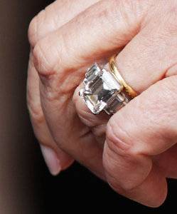 Camilla-Parker-Bowles-engagement-ring-1171121.jpg