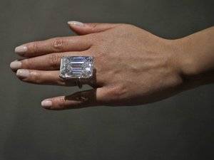 100 ct emerald diamond ring 22 million!.jpg