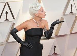 ooLady-Gaga-Wears-128-Carat-Yellow-Tiffany-Diamond-Necklace-2019-Oscars.jpg