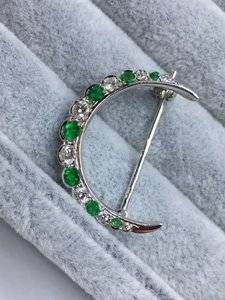 Emerald and Diamond Crescent inside Strong lighting 3.JPG Emerald and Diamond Crescent inside Strong lighting 3.JPG