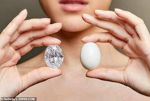 at the Hong Kong Sale of Magnificent Jewels and Jadeite.jpg