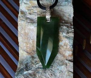 Jade.pendant.032.JPG
