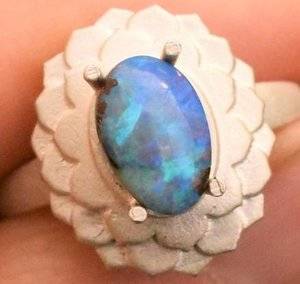 Camelia_opal_setting.jpg Camelia_opal_setting.jpg