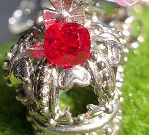 red_spinel_indoor_indirect_light2.JPG
