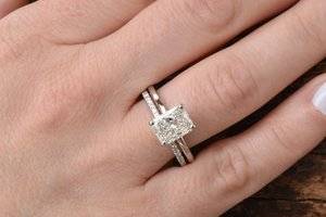 emeraldcutweddingset.jpg