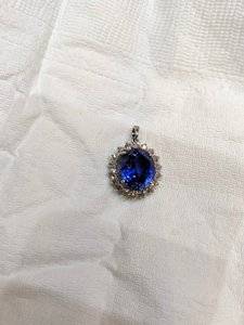 7.61 sapphire pendant 2.jpg