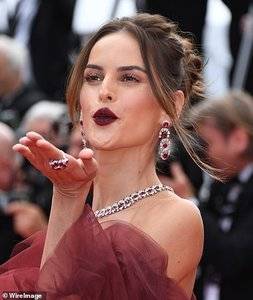 IzabelGoulart .jpg