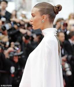 Josephine Skriver.jpg