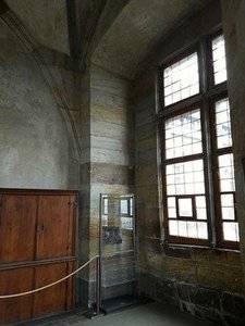 Defenestration_Room_at_the_Prague_Castle_03.jpg