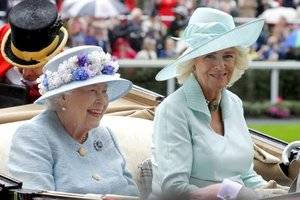 queen-elizabeth-ii-and-catherine-duchess-of-cambridge-news-photo-1156927159-1560951376.jpg
