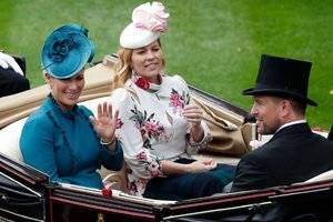 zara-phillips-and-her-husband-mike-tindall-attend-day-three-news-photo-1151032102-1561041134.jpg
