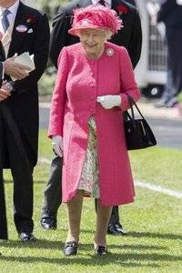 The-Queen-walked-around-the-racecourse-at-Ascot-while-wearing-pink-1925804.jpg