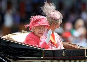 queen-elizabeth-ii-arriving-during-day-four-of-royal-ascot-news-photo-1151226384-1561123668.jpg