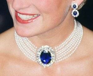 sapphire brooch by the Queen Mother,.jpg