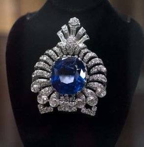 Christies-Blue-Diamond-Brooch.jpg