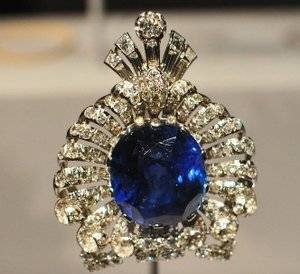 Sapphire and Diamond Turban ornament.jpg