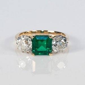 Emerald 3-stone.jpg
