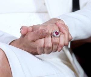eva-longoria-engagement-ring.jpg