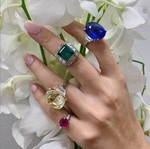21.56cts, selling for $306,325.jpg