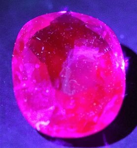 blue-sapphire-oval-126ct-fluor-w500-o.jpg
