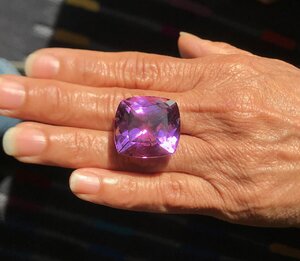 58.5ct Kunzite Photo 5 (2).jpg