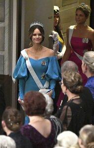 22066860-7777587-Princess_Sofia_stood_out_in_the_eyecatching_electric_blue_gown_a-a-9_15760045...jpg