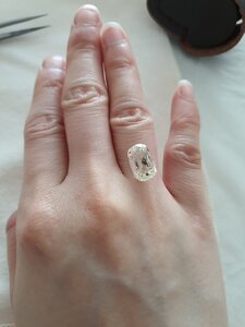 Loose Right Ring Finger Vertical.jpg