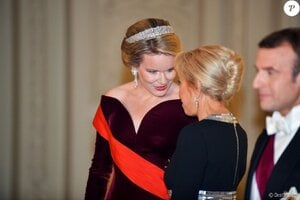 6406050-6405599-Macron_toasts_to_Belgium_s_Queen_Mathilde_as_the_state_function_-a-31_15426840...jpg