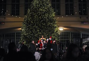 asburychristmastree.jpg asburychristmastree.jpg