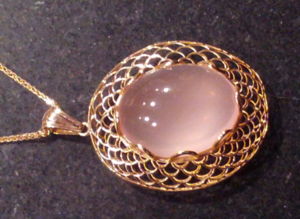 rosequartznecklacependant.png