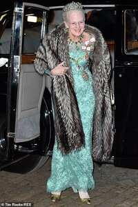 22886148-7843289-Queen_Margrethe_II_wrapped_up_in_her_fur_as_she_attended_the_gla-a-78_1577910...jpg