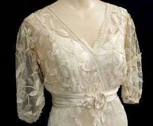 antique lace dress4.jpg